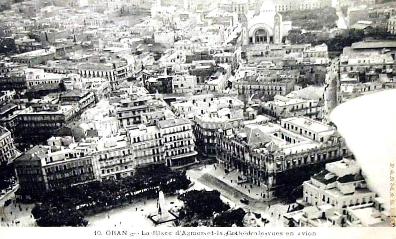PA a- 03- Vue d'ensemble place d' Armes.JPG